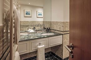 Main Plaza Suite Tower