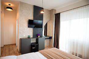 FLY & STAY AT GEORGE'S