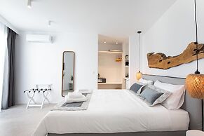Mytheo Luxury Studios