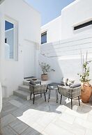 Mytheo Luxury Studios