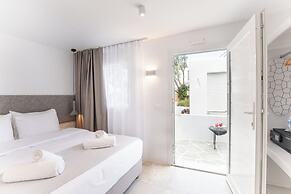 Mytheo Luxury Studios