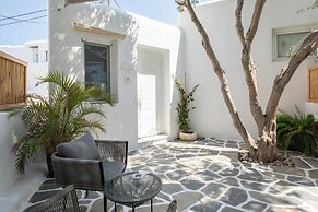 Mytheo Luxury Studios