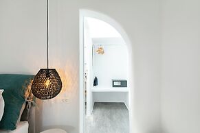 Mytheo Luxury Studios