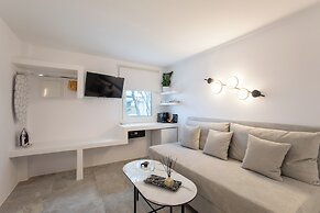 Mytheo Luxury Studios