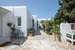 Mytheo Luxury Studios