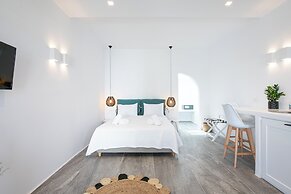 Mytheo Luxury Studios