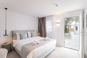 Mytheo Luxury Studios