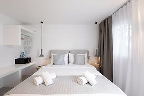 Mytheo Luxury Studios