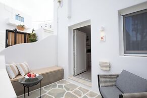 Mytheo Luxury Studios