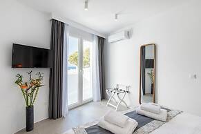 Mytheo Luxury Studios