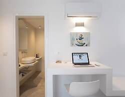 Mytheo Luxury Studios