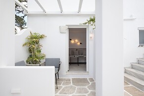 Mytheo Luxury Studios