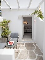Mytheo Luxury Studios