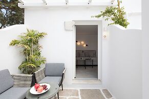 Mytheo Luxury Studios