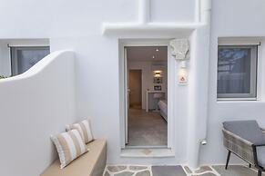 Mytheo Luxury Studios
