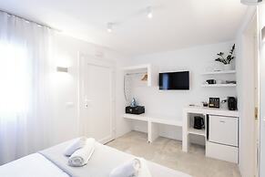 Mytheo Luxury Studios