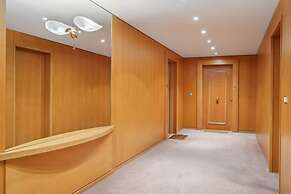 Elegant New Apartment With Balcony in the 16th - M