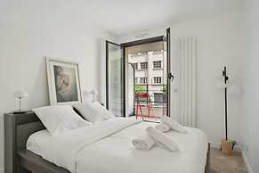 Elegant New Apartment With Balcony in the 16th - M