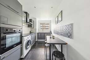 Spacious Apartment With Balcony -11th- Mobility le