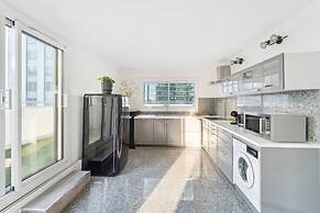 Exceptional Terrace apt - La D Fense - Bail Mob