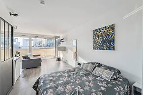 Spacious Studio Balcony -La D Fense-bail Mobilit