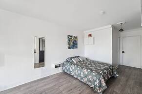 Spacious Studio Balcony -La D Fense-bail Mobilit