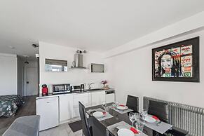 Spacious Studio Balcony -La D Fense-bail Mobilit