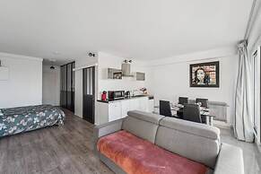 Spacious Studio Balcony -La D Fense-bail Mobilit
