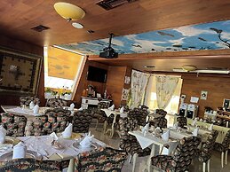 2 KITARRAT Boutique Hotel & SPA