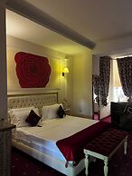 2 KITARRAT Boutique Hotel & SPA