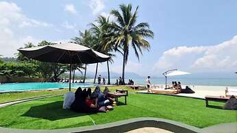 La Plage Beach Club & Resort