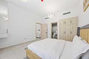 Calm Balcony Apartment with Pool Access
