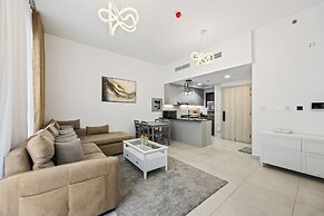 Calm Balcony Apartment with Pool Access