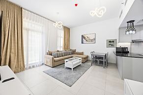 Calm Balcony Apartment with Pool Access