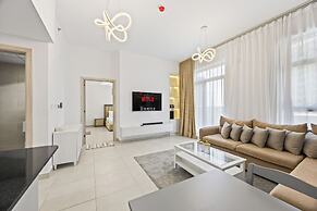 Calm Balcony Apartment with Pool Access