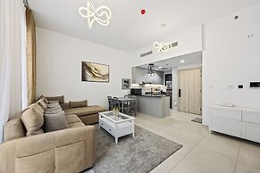 Calm Balcony Apartment with Pool Access
