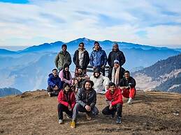 Young Monk Hostel Jibhi