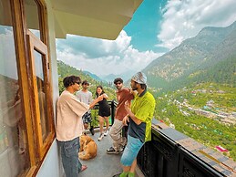 Young Monk Hostel Jibhi