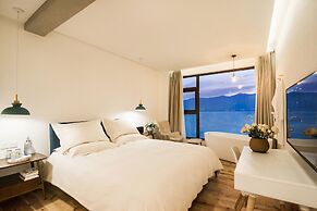 Verdant Whisper Stone Hill Seaview Inn