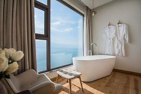 Verdant Whisper Stone Hill Seaview Inn