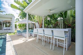 Stylish 3BR Pool Villa, Bang Tao + Airport Shuttle