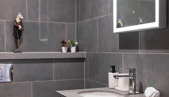 Manzil - Stylish 1BR with Pool and Gym