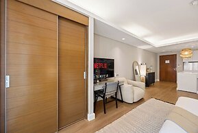 Snug Studio in Dubai Mall Steps From Burj Khalifa