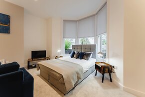 Prescott Court by Guestz