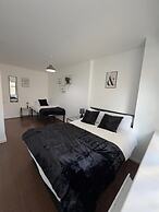 Spacious 3-br Apt in Central, Birmingham