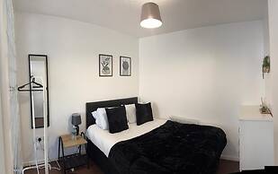 Spacious 3-br Apt in Central, Birmingham