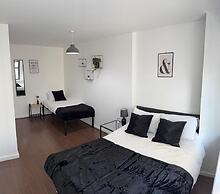 Spacious 3-br Apt in Central, Birmingham