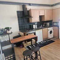 Tettenhall Road Retreat - Modern Apartment