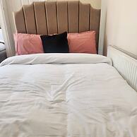 Tettenhall Road Retreat - Modern Apartment