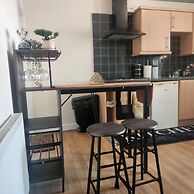 Tettenhall Road Retreat - Modern Apartment